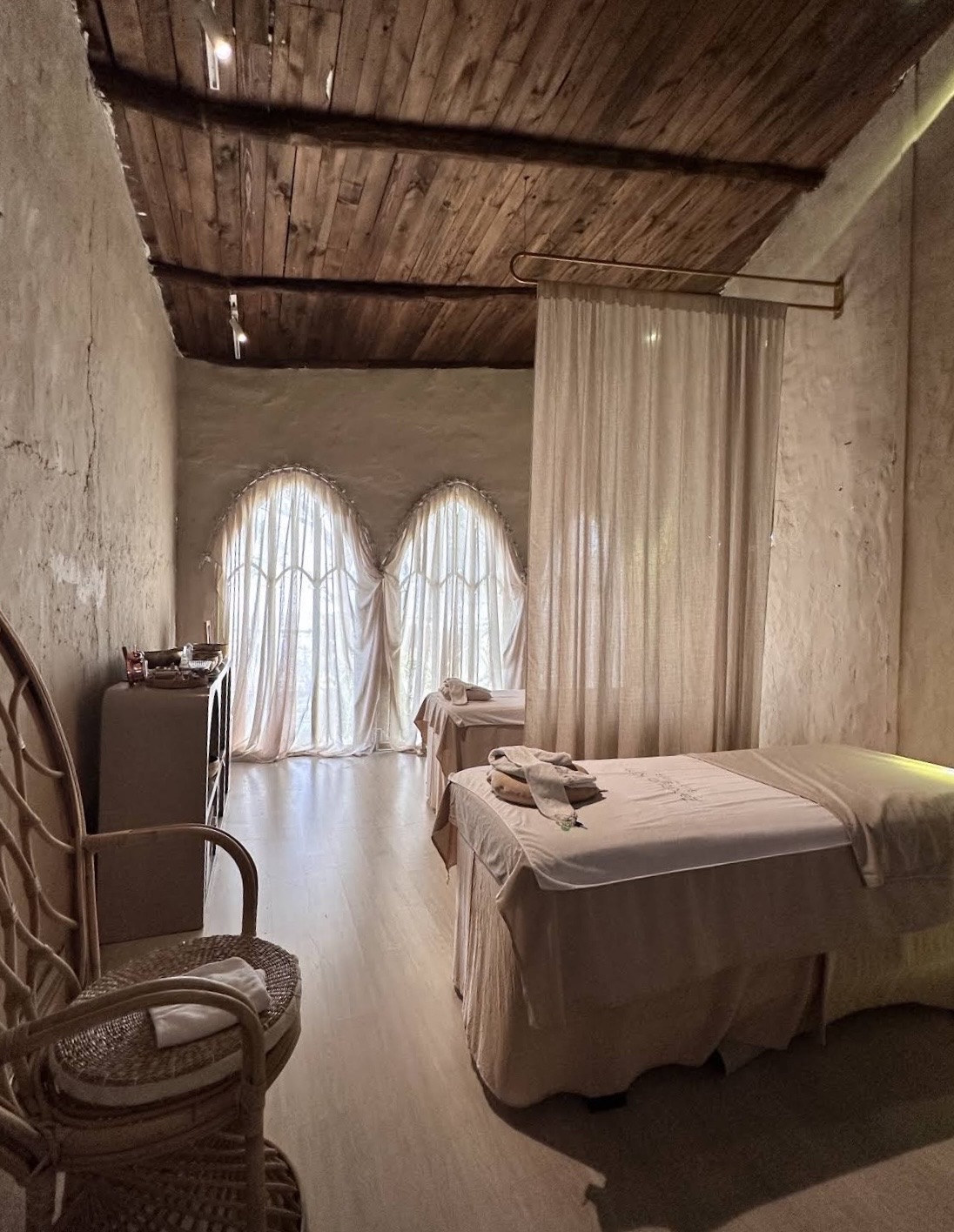 Double treatment room